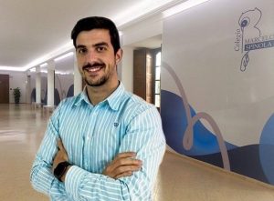 «Educar es dejar huella»: El Colegio Marcelo Spínola despide a David Horrillo